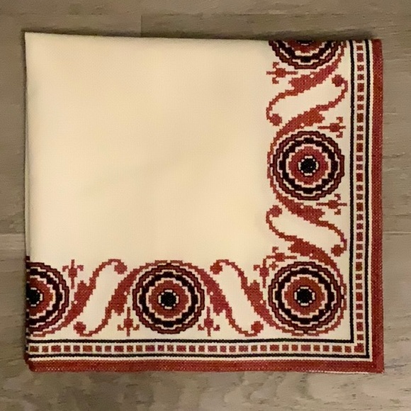 Ukrainian Hand Embroidered Brand New Square Table Cover from Trypilia Region - Picture 4 of 4